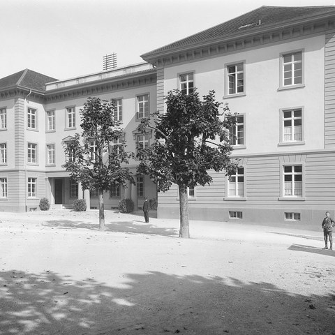04 - Gerichtsgebäude um 1919. Vergrösserte Ansicht