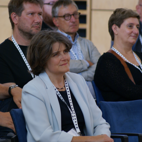 Regierungspräsidentin und Vorsteherin der Sicherheitsdirektion, Kathrin Schweizer im Publikum. Vergrösserte Ansicht
